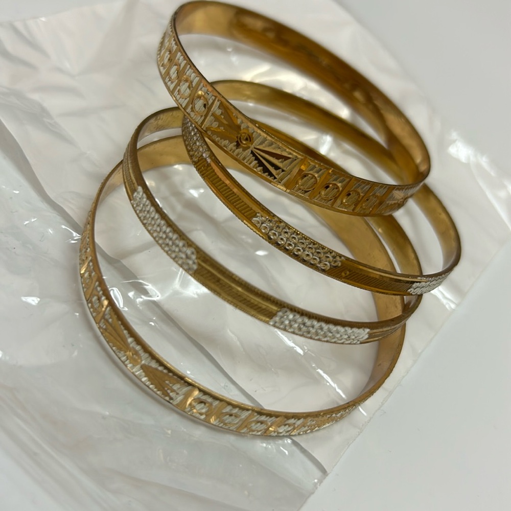 Indian jewlry 4 bangles Double tone gold silver. Size 2.4. Costume jewelry